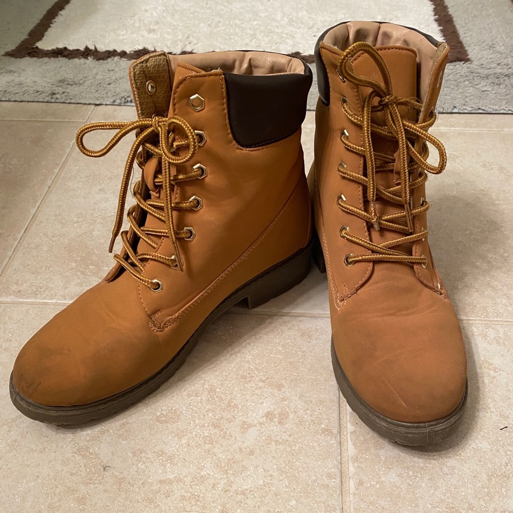 Women’s Brown Hiking Boots